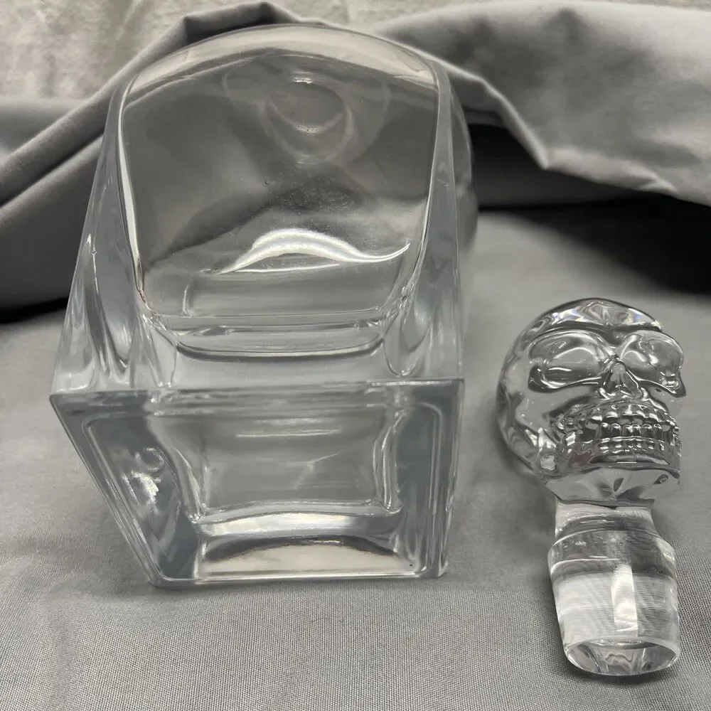 Skull Whiskey Decanter 24 oz Glass Barware w/ Stopper Heavy Halloween Gift Decor